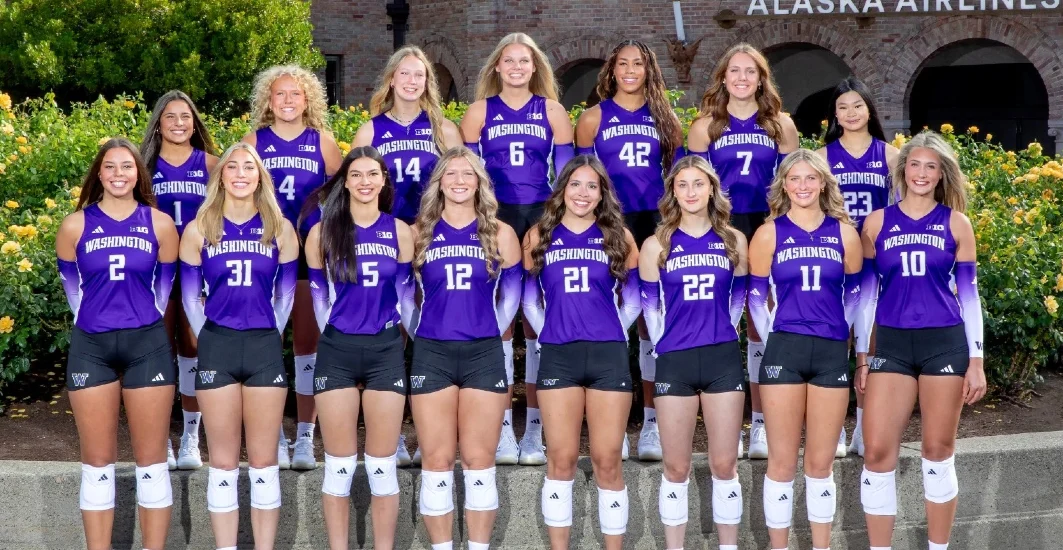 Od letošního jara je Andrea studentkou University of Washington v Seattlu a hráčkou Washington Huskies (na snímku s č. 6)